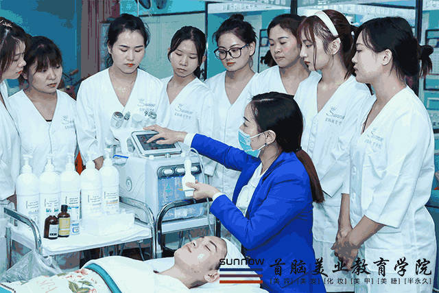 容学校