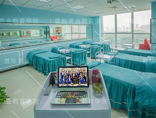 容学校