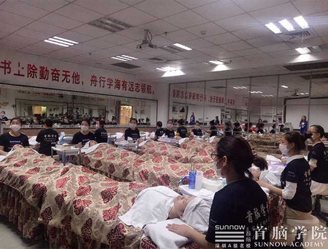 容学校