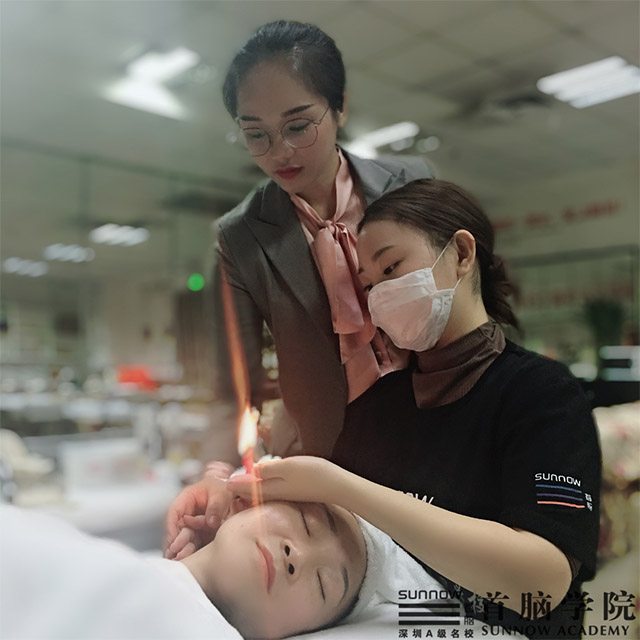 容学校