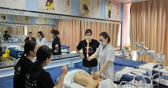 容学校