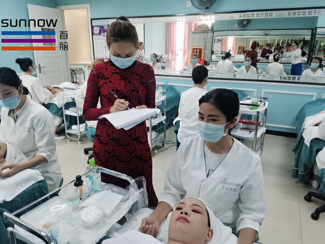 深圳口碑好的容培训学校?