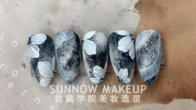 如何选择专业的美甲培训学?
