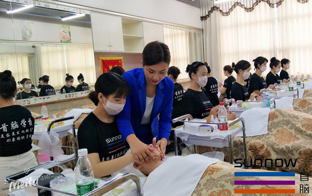 深圳哪家容培训学校?
