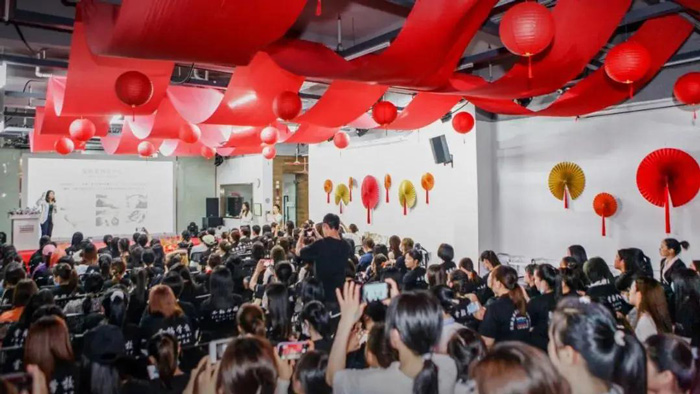 首脑发培训学校