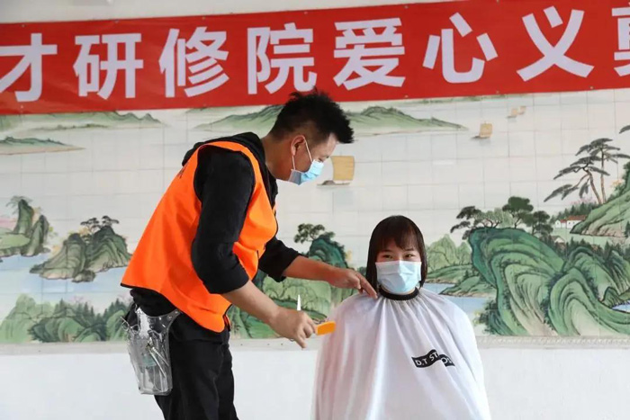 首脑发培训学校