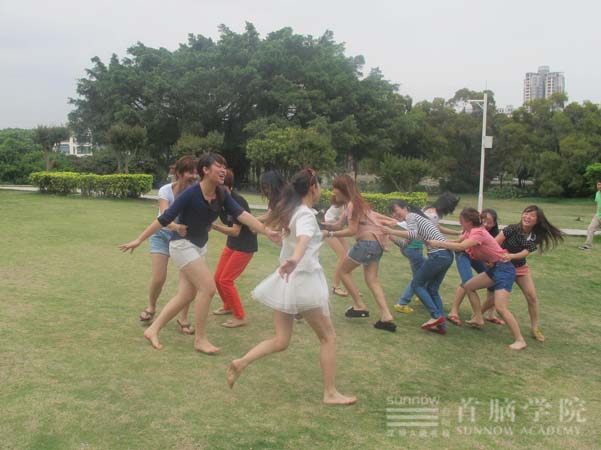 首脑容培训学校