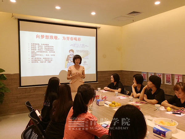首脑学院宝安校区再次助推容学子׃