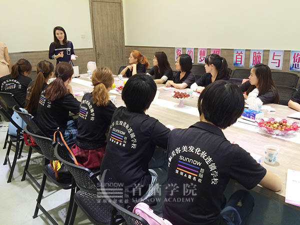 首脑学院宝安校区再次助推容学子׃