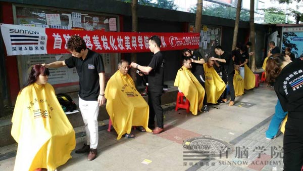 首脑学院龙华校区发学员专注义剪