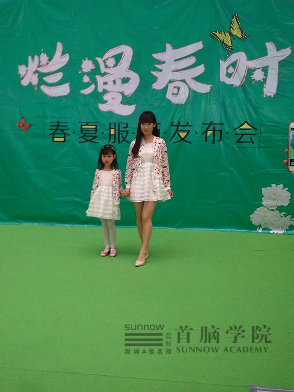 首脑化妆师精心点~“烂漫春时”服装发布会