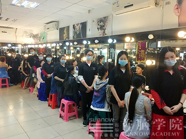 龙华校区化妆初班考核圆满完成