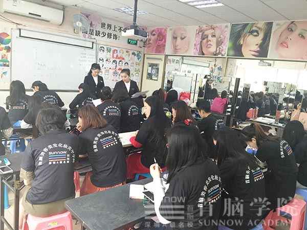 龙华校区化妆初班考核圆满完成
