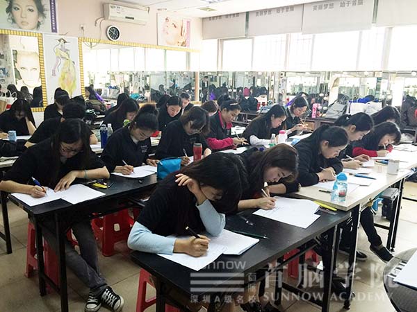 龙华校区化妆初班考核圆满完成