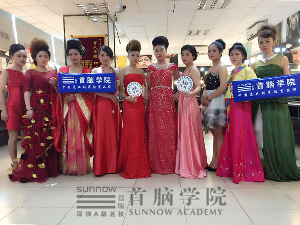 首脑学院化妆考核圆满l束合媄留念