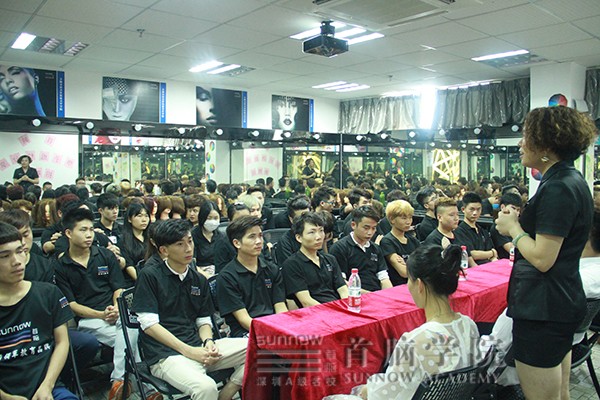首脑学院宝安校区发毕业学员q校分n暨招聘会(x)