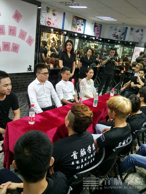 首脑学院宝安校区发毕业学员q校分n暨招聘会(x)