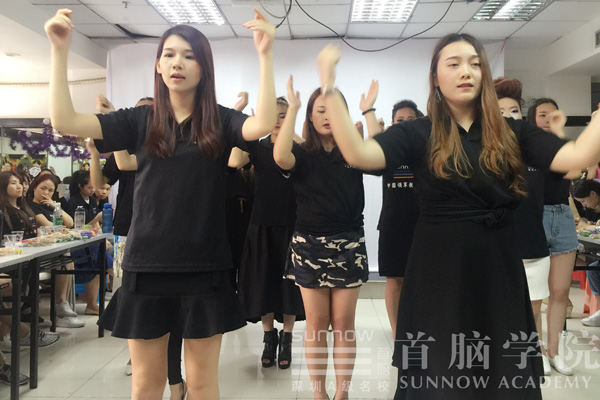 形象设计专业毕业典礼—打造时妆?走出业_ֽ
