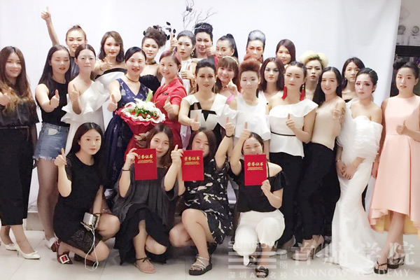 形象设计专业毕业典礼—打造时妆?走出业_ֽ