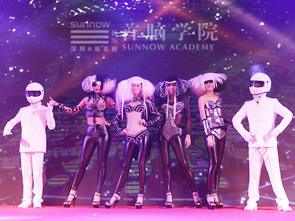 首脑学院创意造型U
