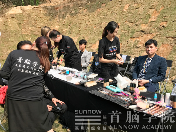   首脑化妆学校|湖校区为麦卡思新品发布会化妆造型