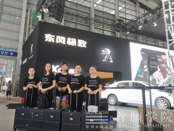 首脑学院|湖校区化妆学员外出化妆实操