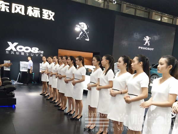 首脑学院|湖校区化妆学员为深港澳车展化妆造型